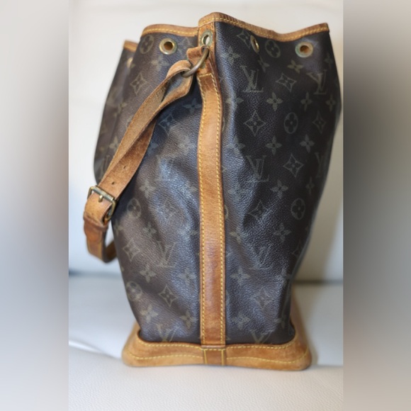 Louis Vuitton Bucket Bag - Picture 3 of 9